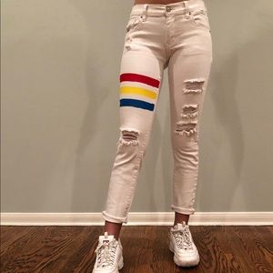 🌼Hand painted stripped white ripped jeans